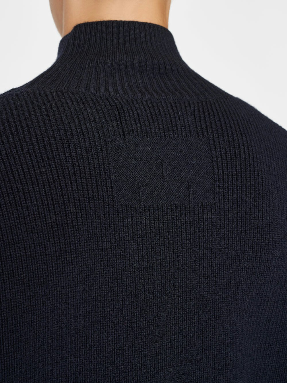 sweater back view alt:size